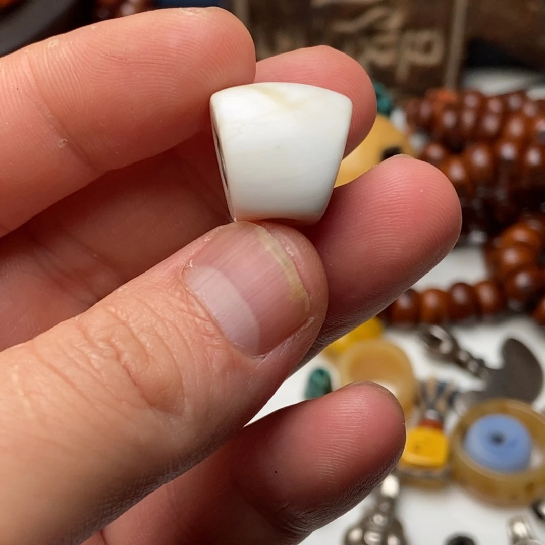 玻璃颈饰用****8藏传精品小元素的话说