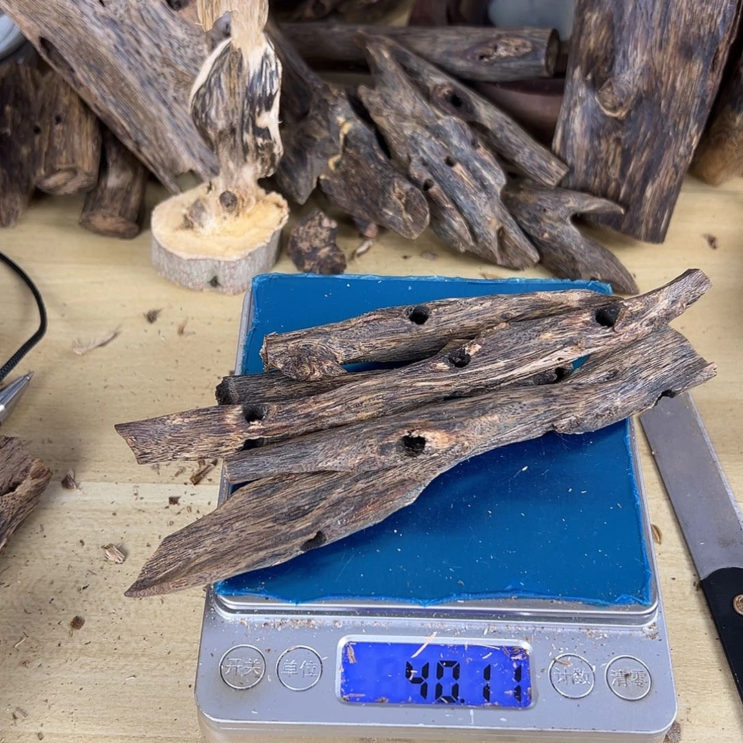 表***做香料绿奇楠40克白棋