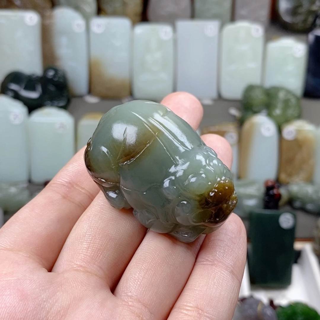 颈饰未镶嵌和田玉（糖玉）