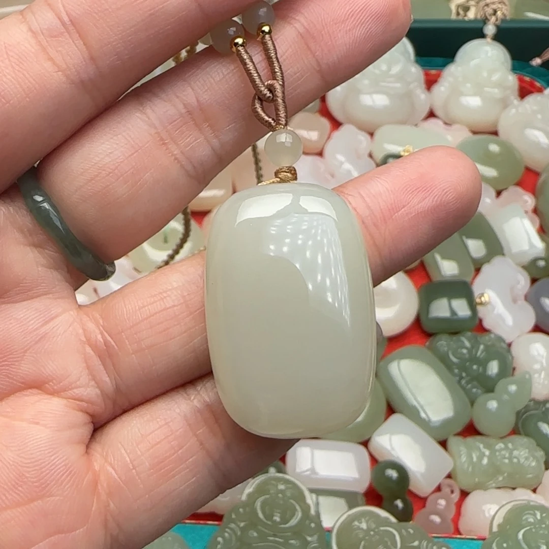 和田玉颈饰未镶嵌小***满