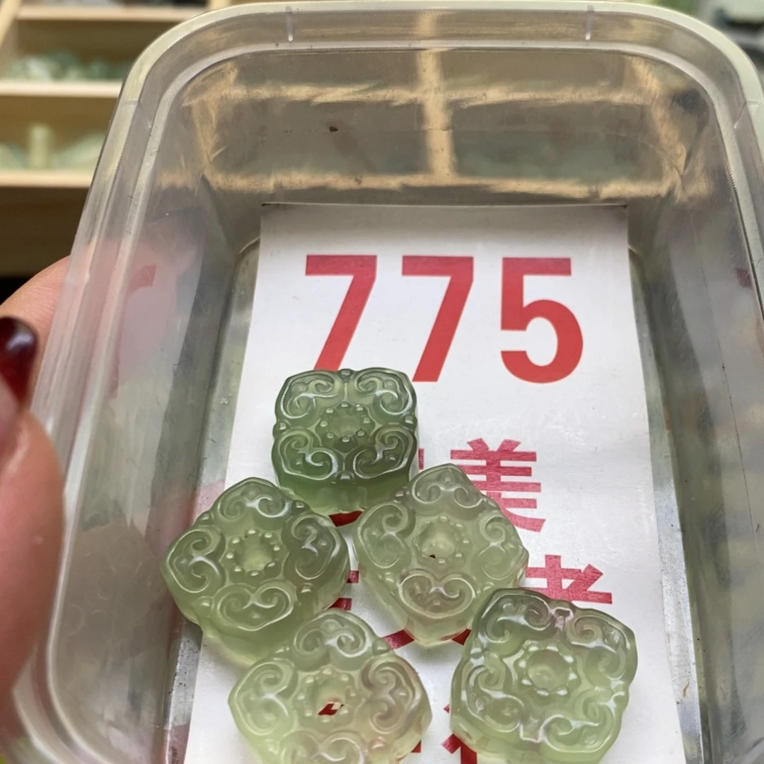 透闪石-蛇纹石玉挂坠足银镀金镶嵌