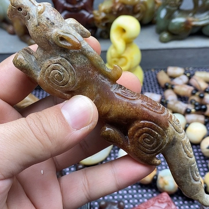未镶嵌蛇纹石玉颈饰