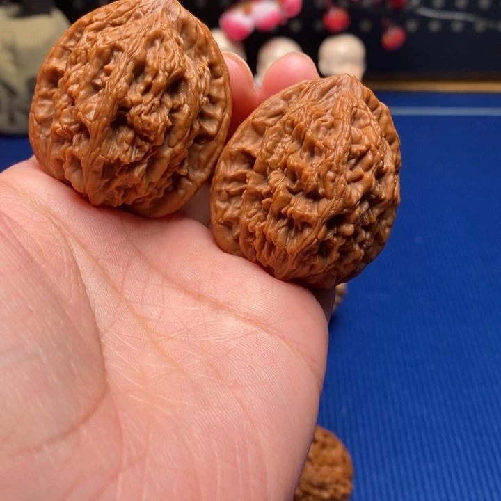 文玩核桃把件40尺麦穗虎头