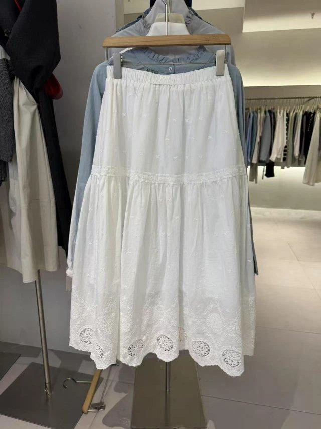 意法～春夏款定位蕾丝花半身裙78600