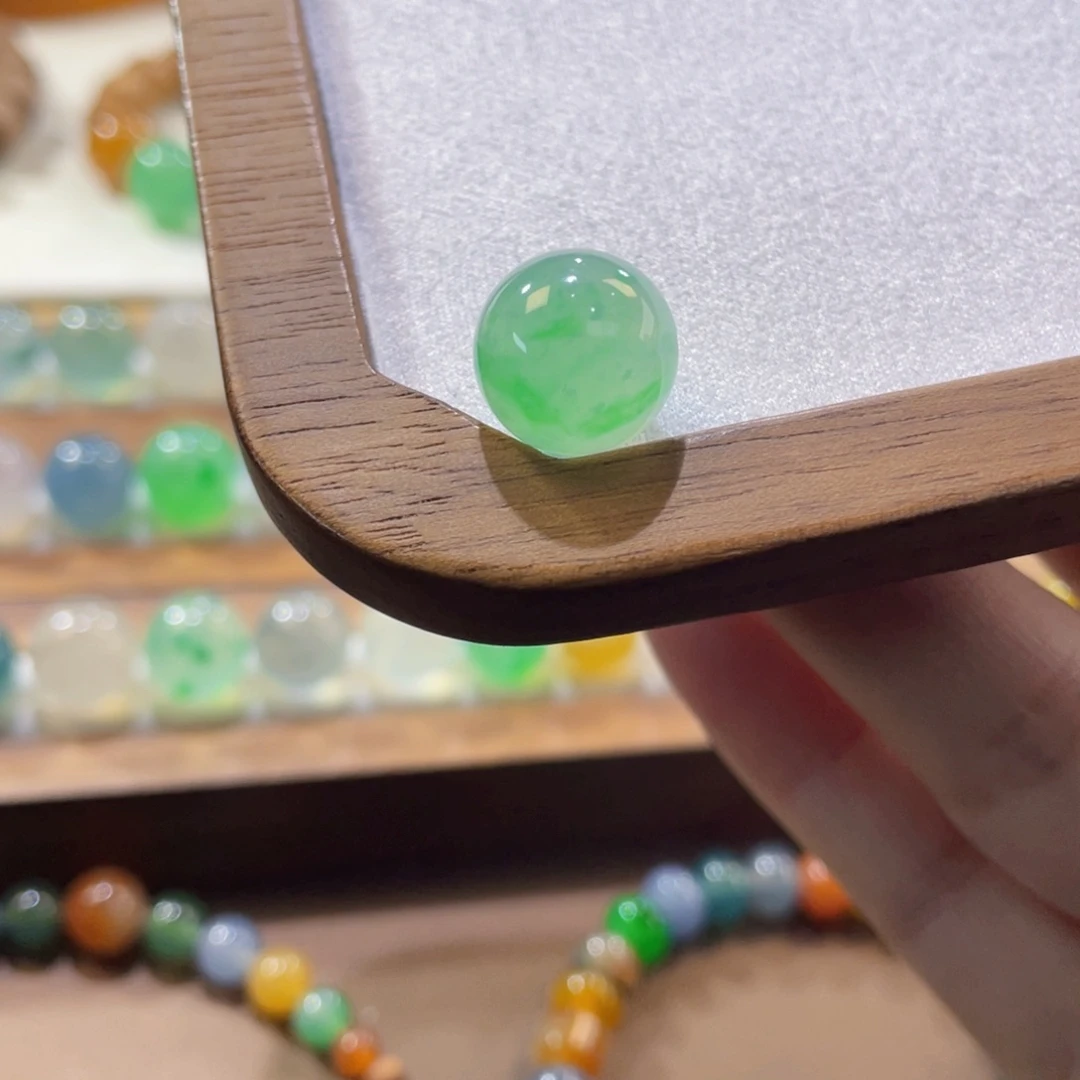 翡翠手链未镶嵌飘阳绿