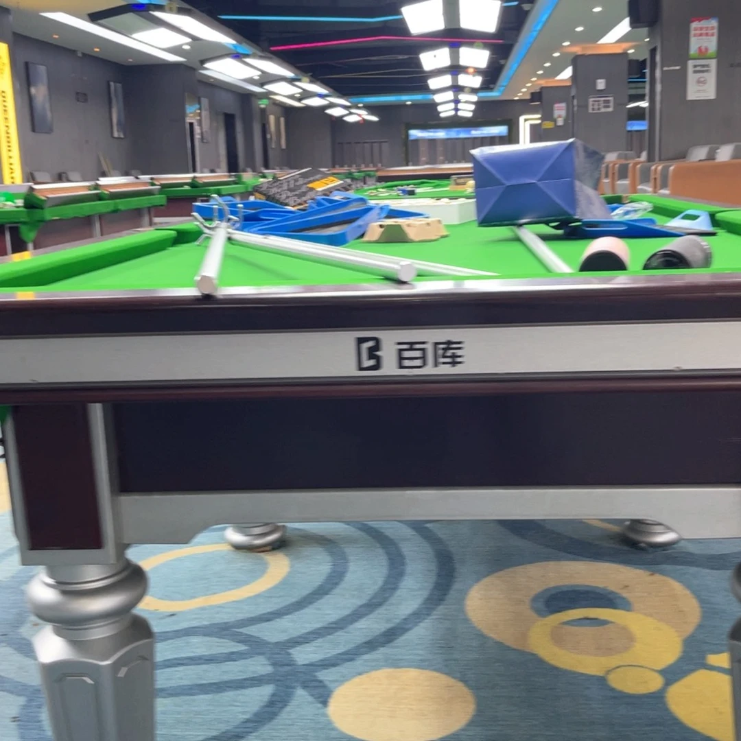 台球桌上的小伙伴们都是一个