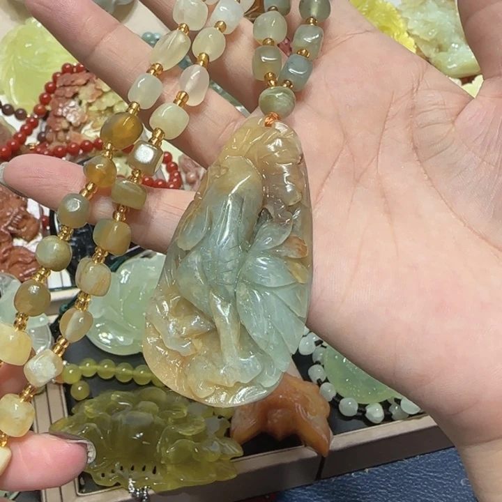 未镶嵌蛇纹石玉吊坠