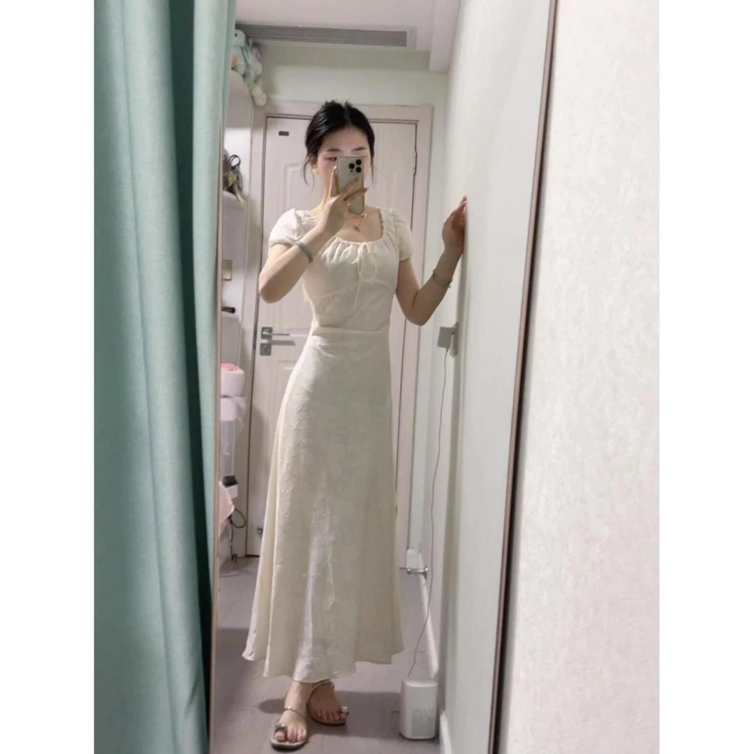 法式温柔风杏色连衣裙子女装高级设计感小众气质收腰显瘦长裙夏季