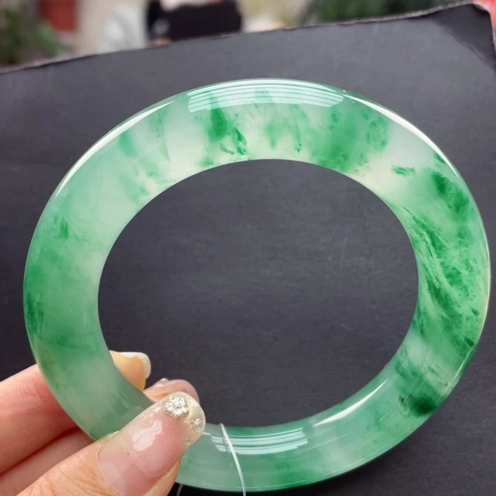 未镶嵌手镯石英质玉