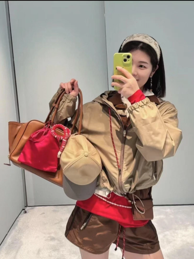 新款时尚百搭小众设计师连帽抽绳宽松短款运动风套装