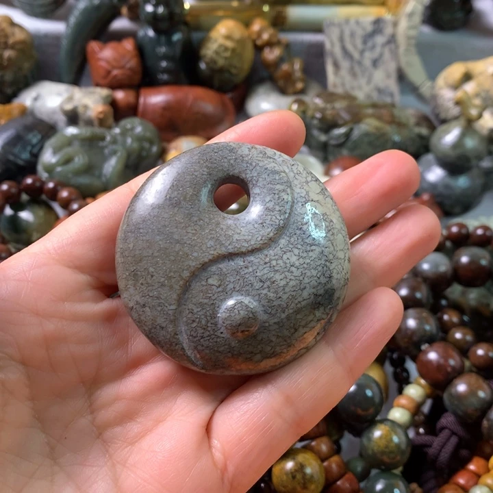 未镶嵌岫岩河磨玉（透闪石质玉）把件