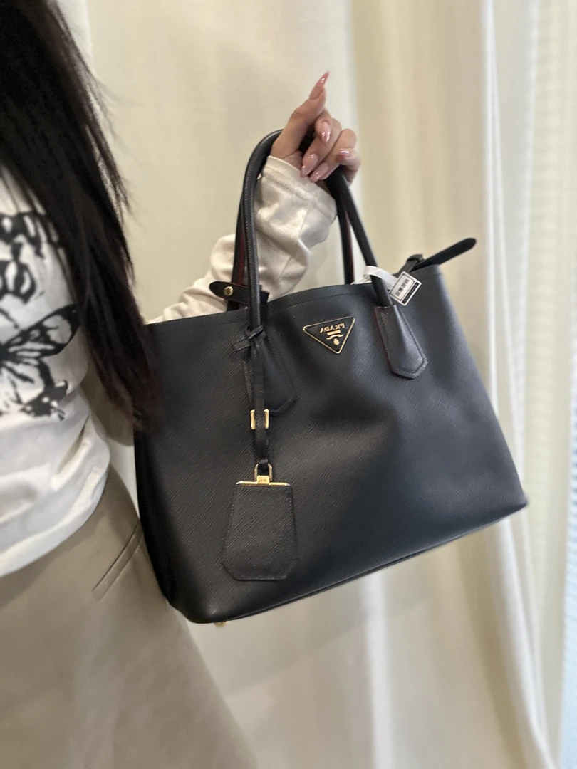 95新 Prada/普拉达 杀手时尚单肩包简约设计百搭手提包