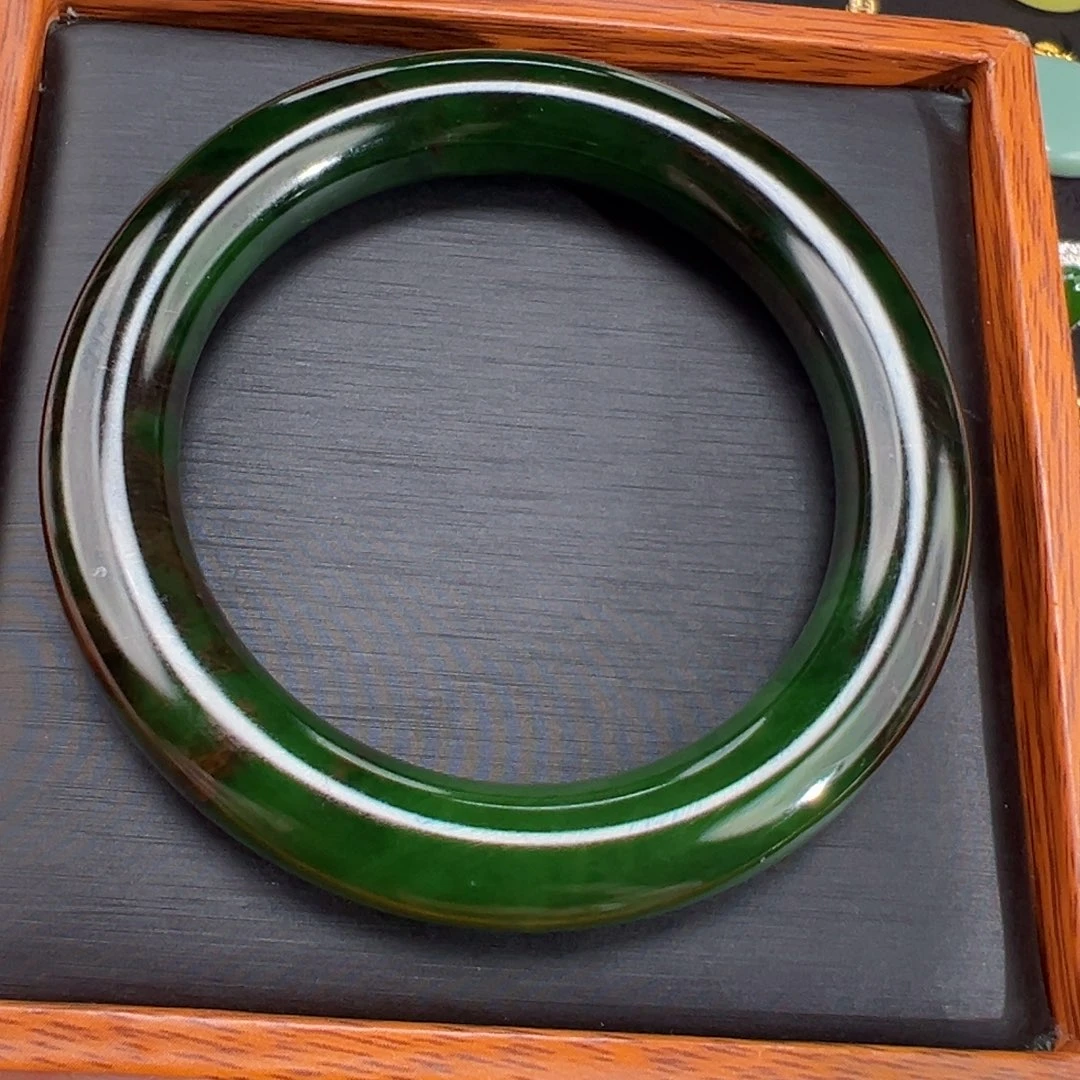 和田玉未镶嵌手镯俄七聚红皮菠菜绿胖圆镯55.5圈