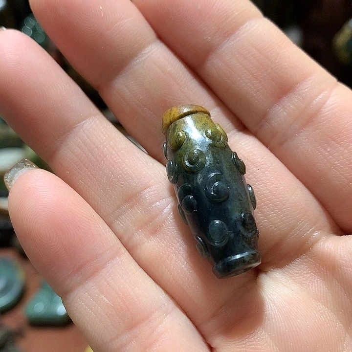 未镶嵌岫岩河磨玉（透闪石质玉）挂件