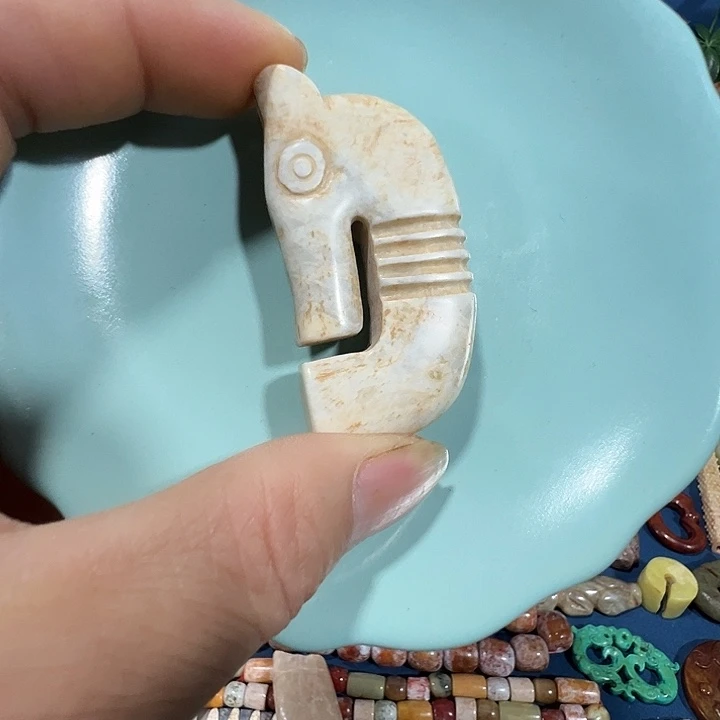 透闪石质玉未镶嵌挂件