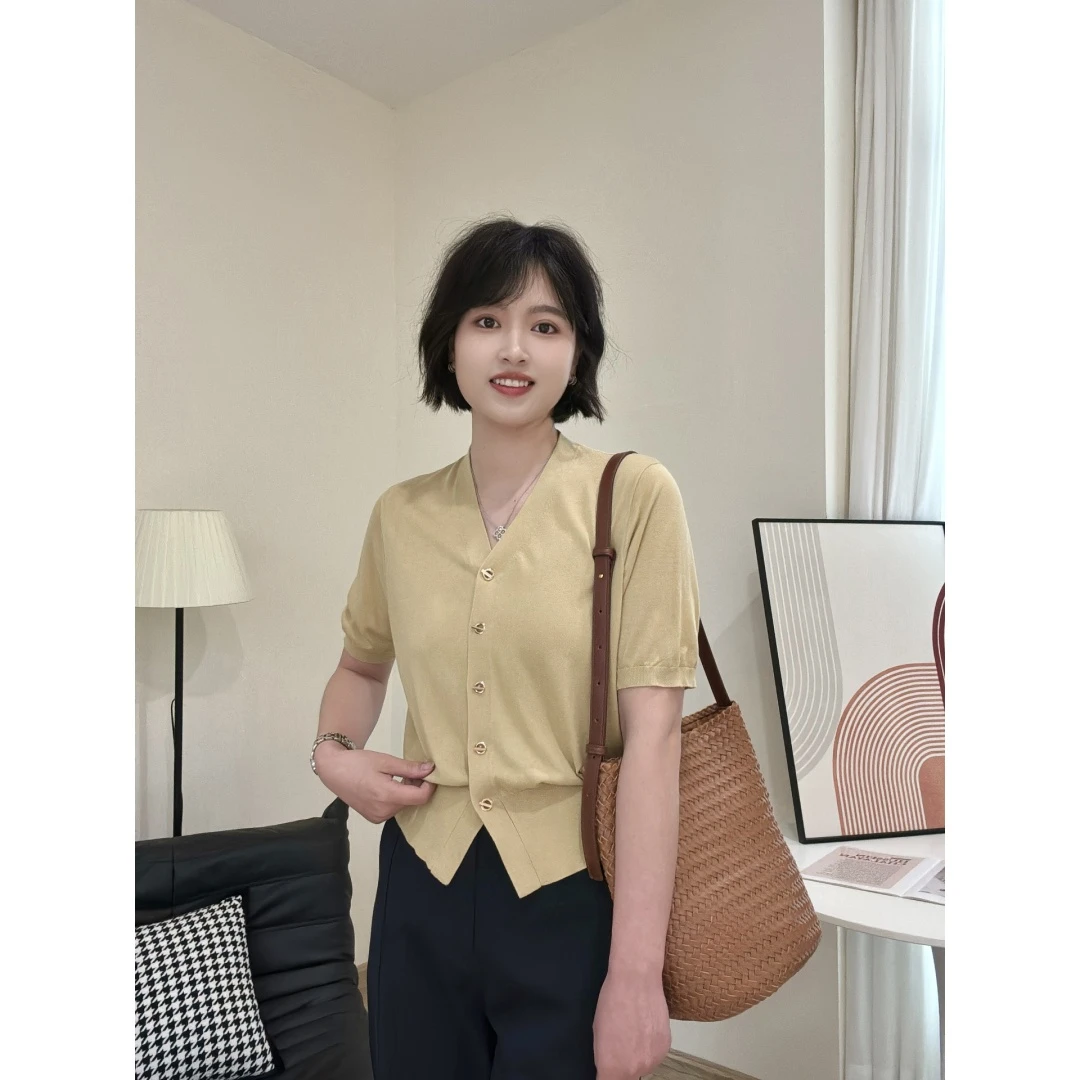 「夏日小金扣」夏季V领金属扣亲肤透气显气质针织短袖T恤Q0346