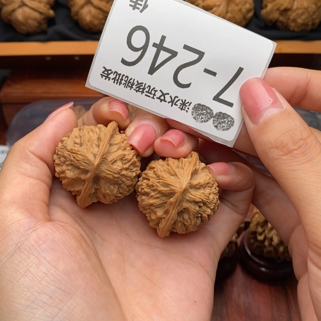 文玩核桃把件35金牛