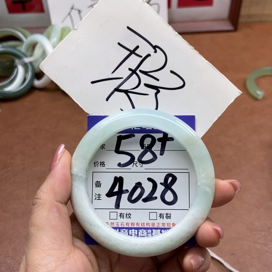 岫玉手镯手镯未镶嵌