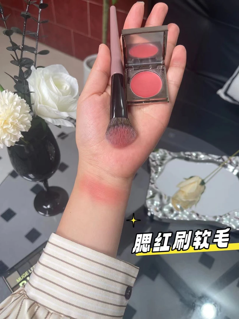 小扫把腮红刷坡面腮红膏状液体刷斜头粉底刷修容膏定妆面部化妆刷