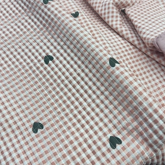 亚麻2.5×2.6粉色黑爱心有脏