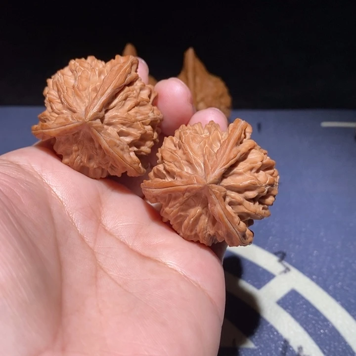 文玩核桃吊坠盘山三棱