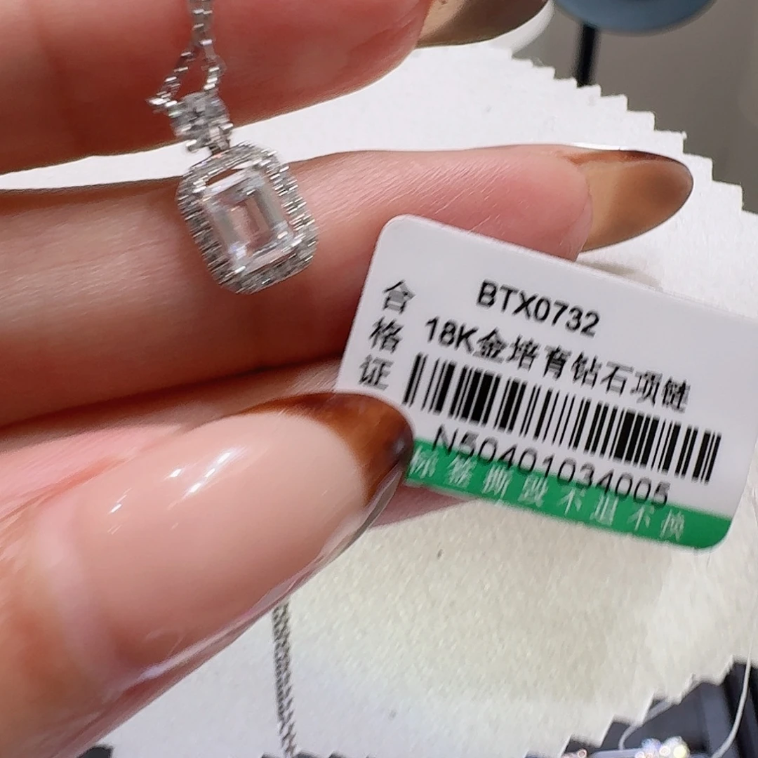 金***菇实验室培育钻石18K金镶嵌颈饰