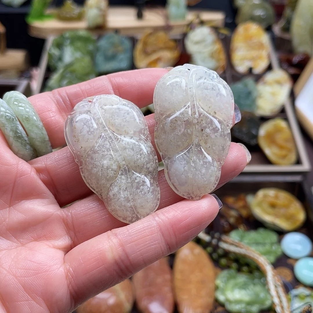 蛇纹石玉颈饰未镶嵌天青冻叶子