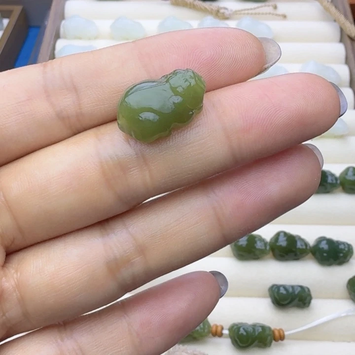 呜***哈和田玉（糖玉）未镶嵌车挂