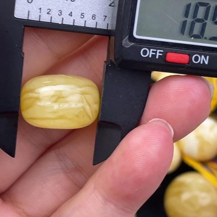 蜜蜡未镶嵌裸石146