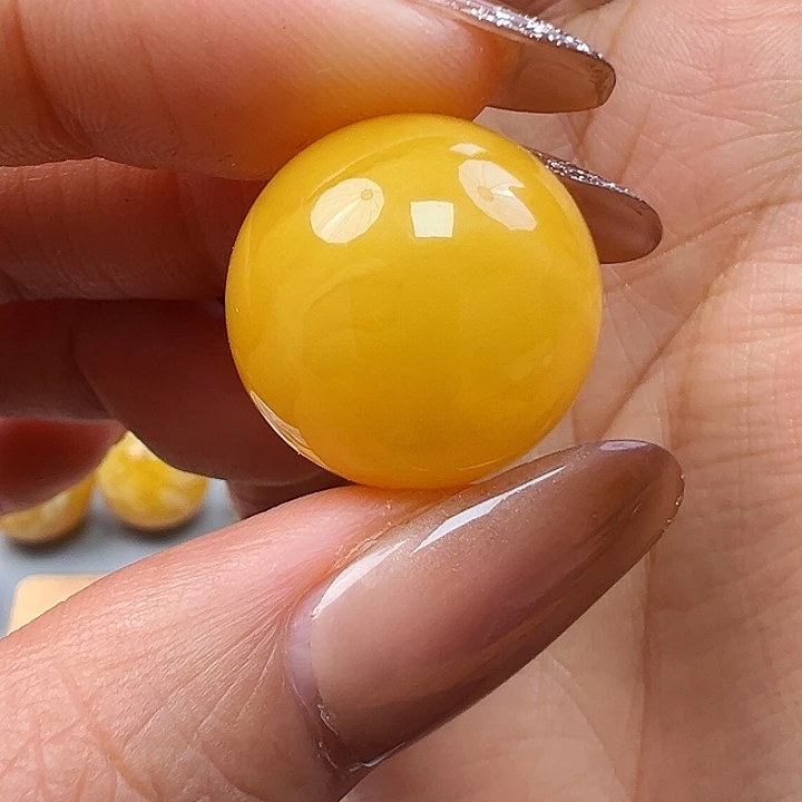 蜜蜡未镶嵌珠宝奇石