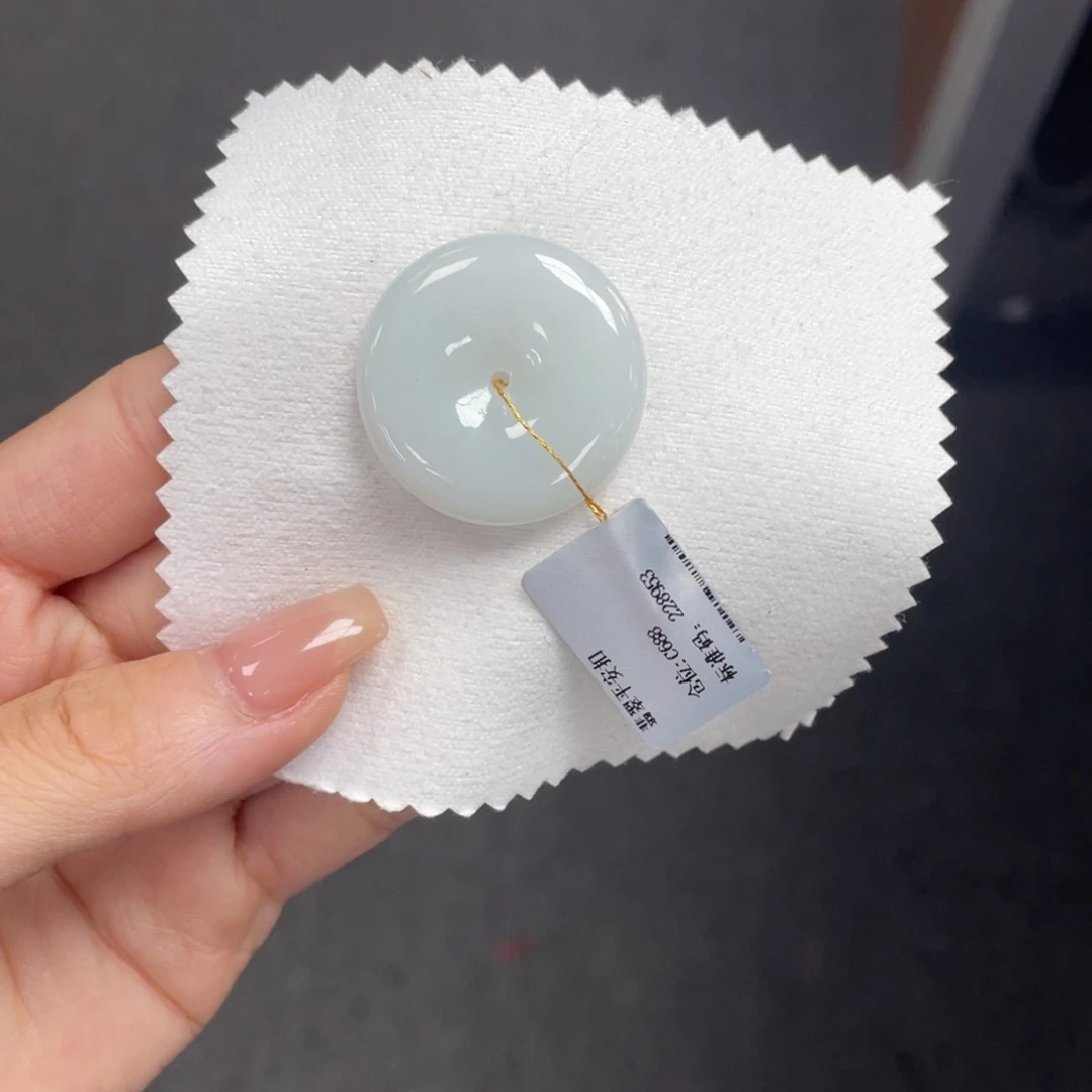 颈饰未镶嵌翡翠平安扣