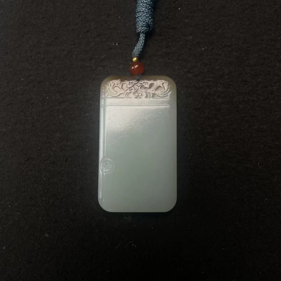 lot3464 和田玉平安无事牌金山糖55.6*31.9*8.2mm/41.6g/北京世纪