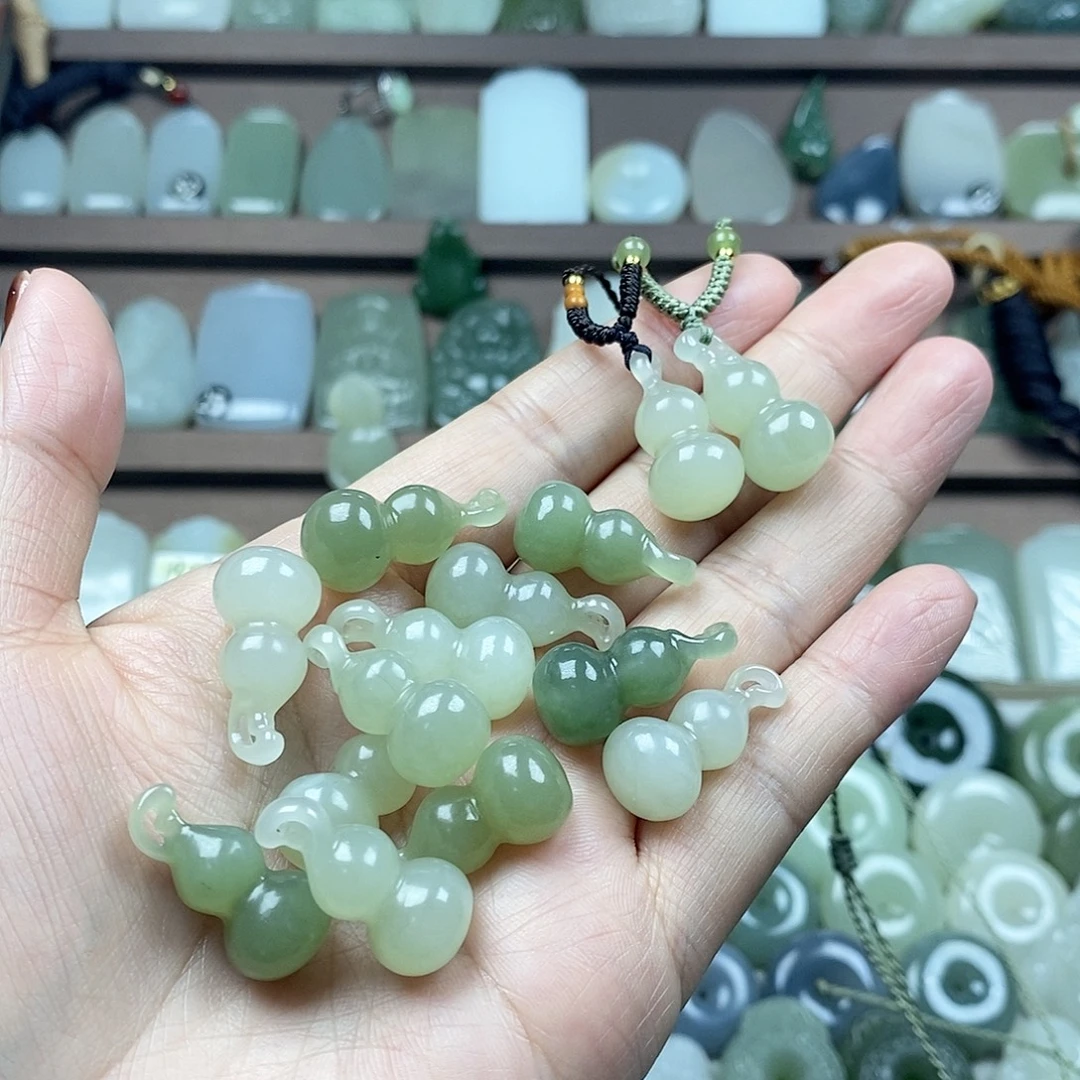 和田玉未镶嵌颈饰葫芦多样性发1件