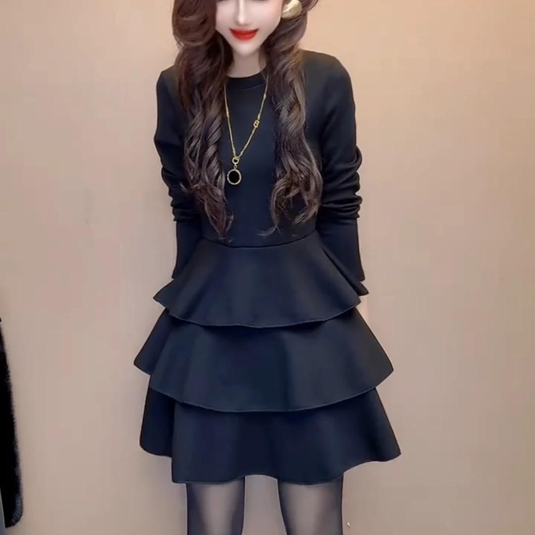 秋冬季法式赫本风长袖收腰显瘦气质黑色A字中长款连衣裙打底