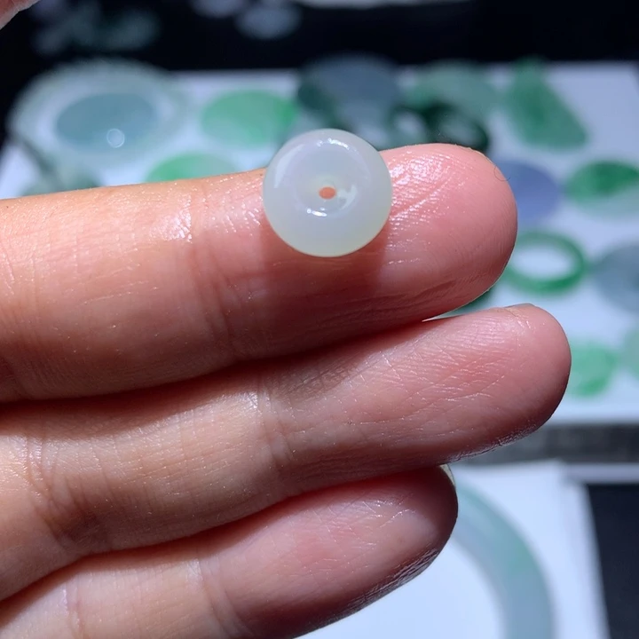 大***闲定制翡翠未镶嵌翡翠