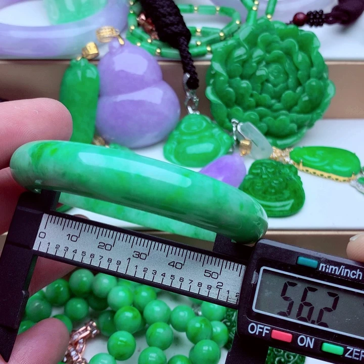 翡翠未镶嵌手镯－：