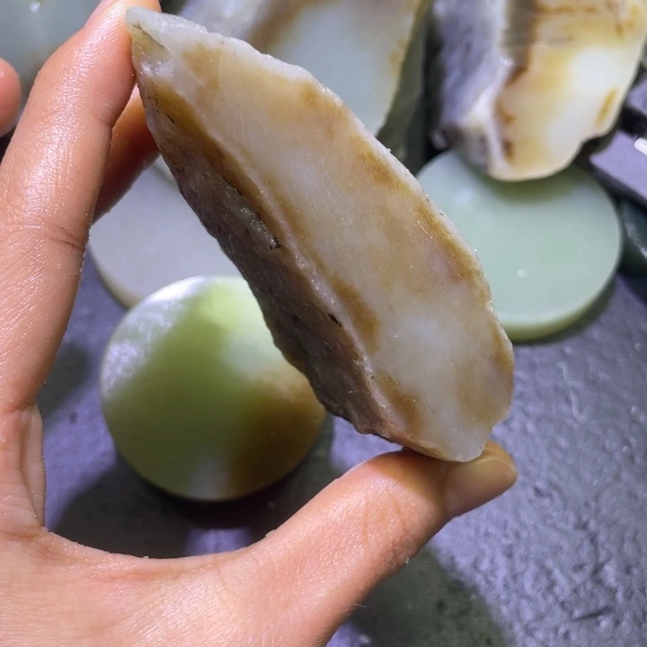 和田玉（糖玉）未镶嵌珠宝半成品