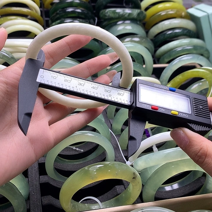 蛇纹石玉未镶嵌手镯297