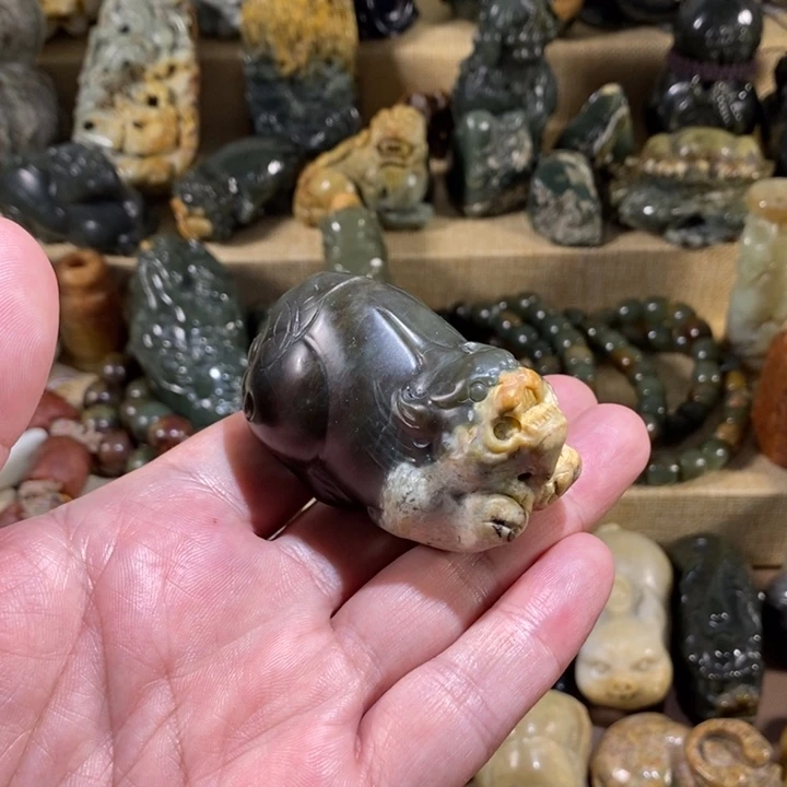 透闪石质玉未镶嵌挂件