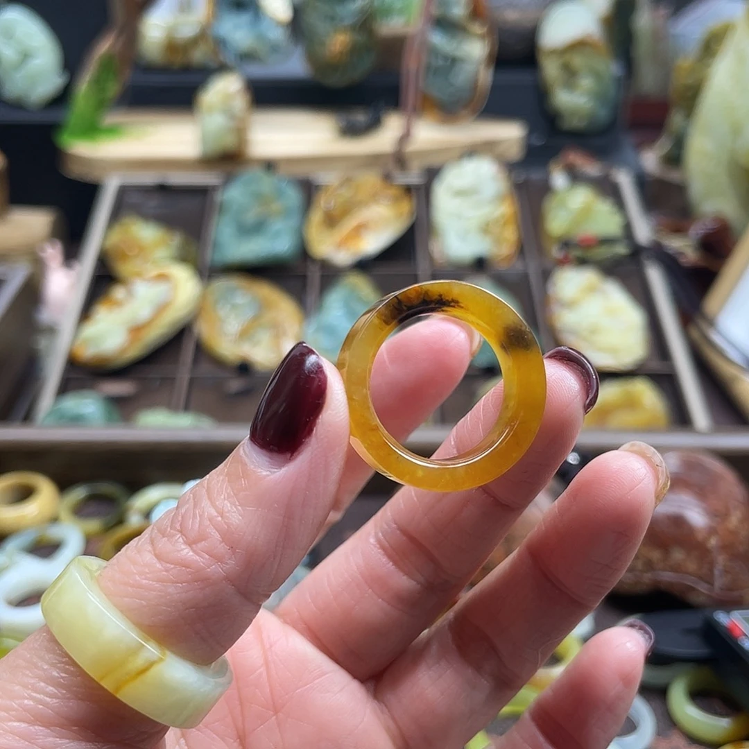 蛇纹石玉颈饰未镶嵌A***妃花玉王