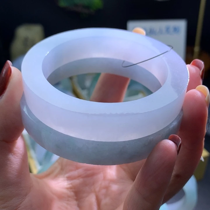 定制翡翠未镶嵌翡翠手镯