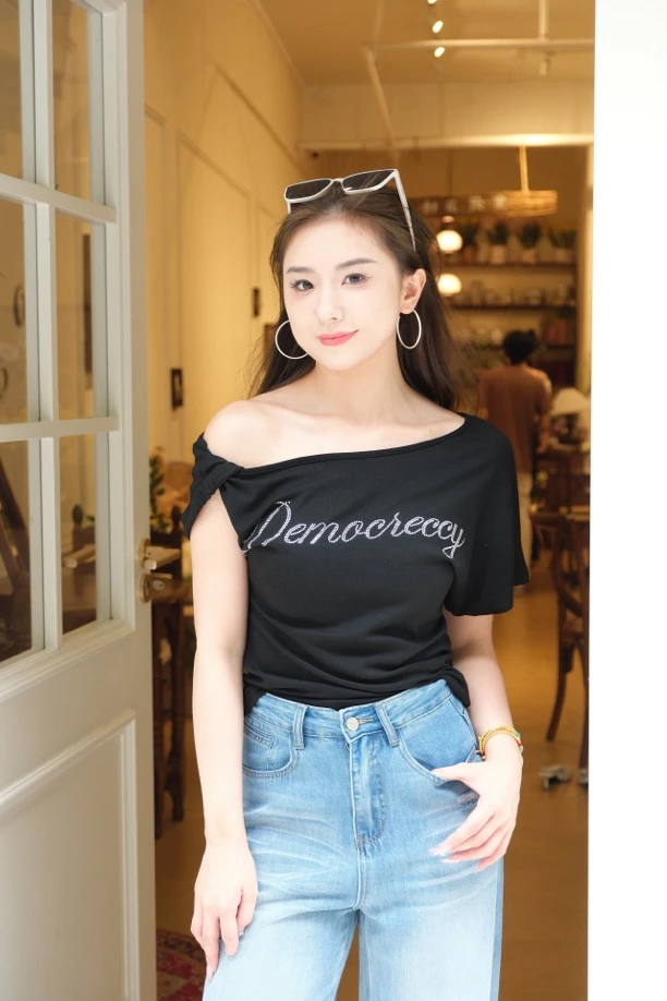 SUSIEHOLI 字母短袖烫钻修身型短款T恤