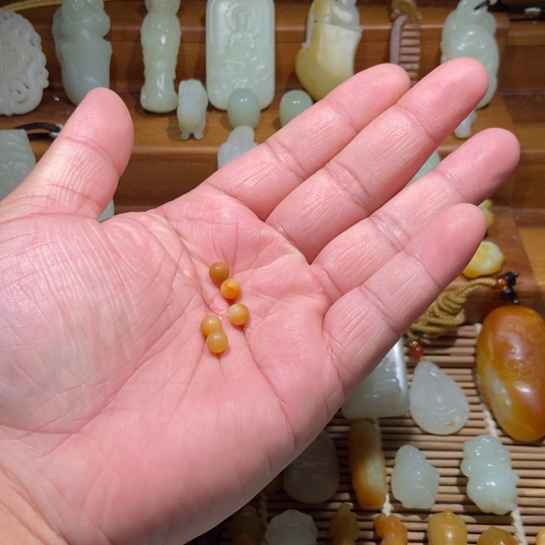 秋***风和田玉未镶嵌颈饰