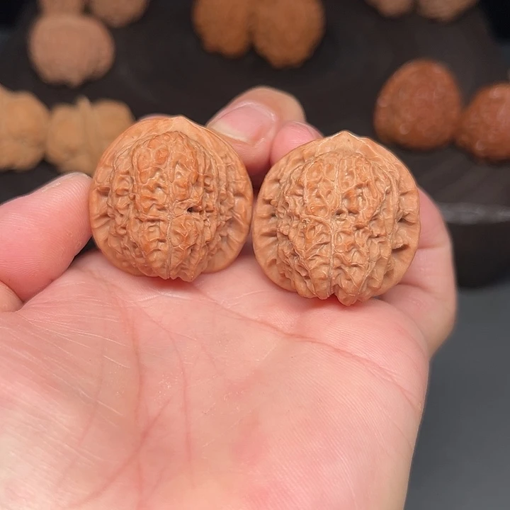 文玩核桃把件原桩血麒麟 35+