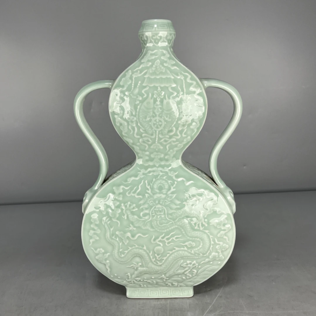 仿古瓷 仿古大清乾隆年制豆青釉祥云龙纹扁葫芦瓶