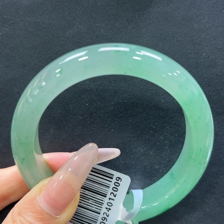 石英质玉（非洲翠）未镶嵌手镯