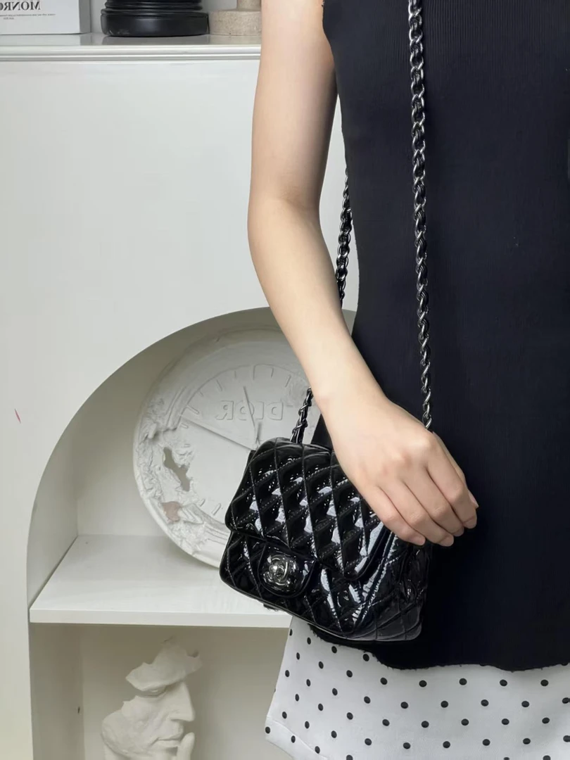 95新 Chanel/香奈儿 方胖子漆皮黑银斜挎包/优品