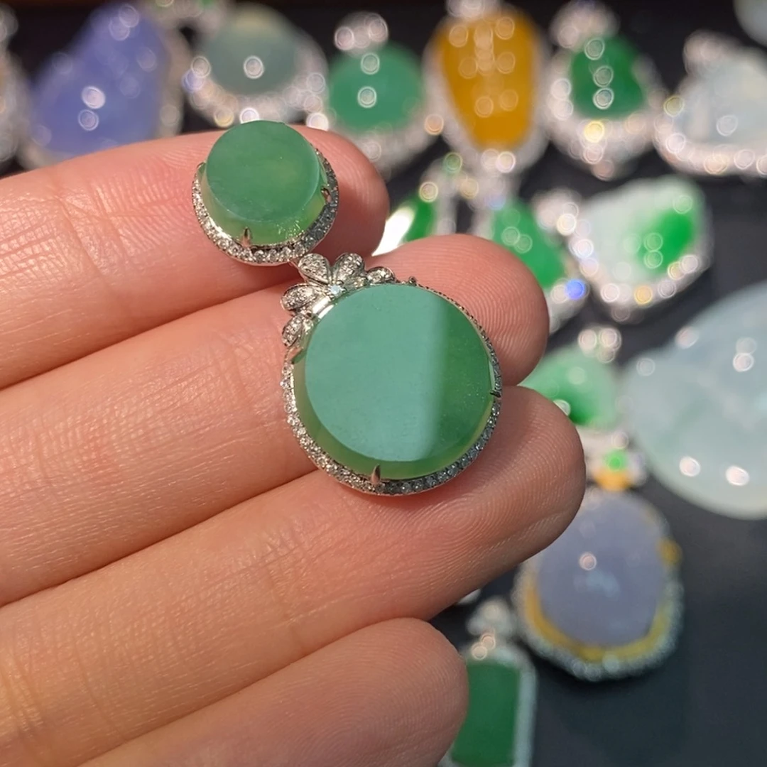 翡翠18K金镶嵌颈饰