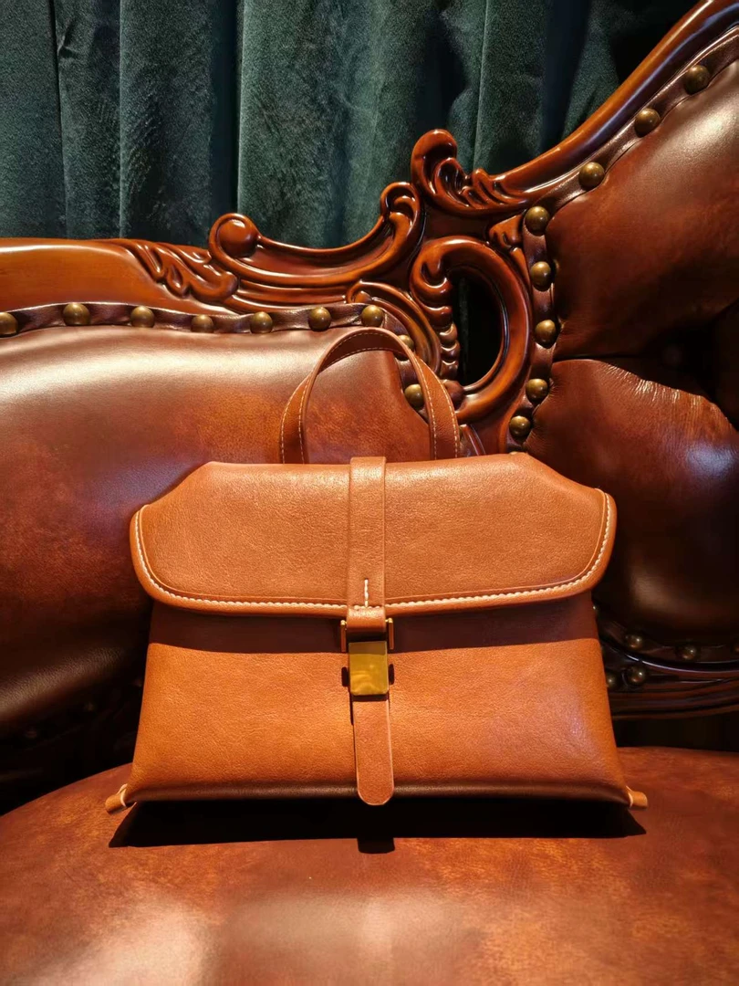 【颜色随机发】2025新款潮流百搭时尚手提翻盖包8198