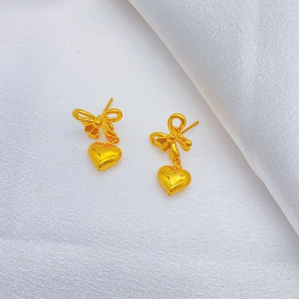 老庙黄金足金5D港风在逃公主蝴蝶结爱心甜美可爱直针耳钉3.29克